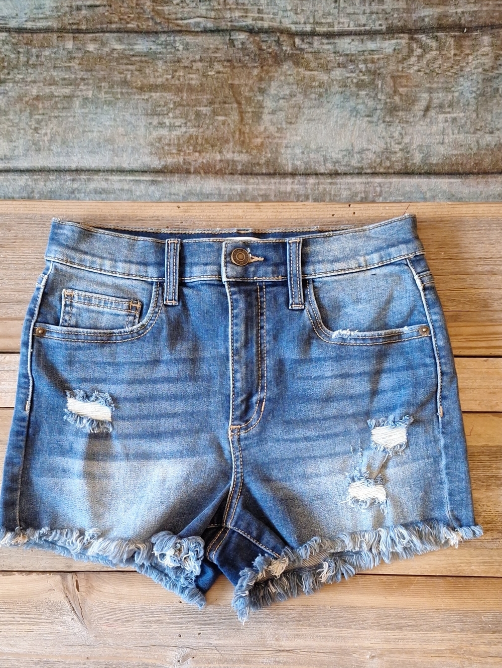 🔥🔥CLEARANCE🔥🔥 Sneak Peek Light Blue Ripped Denim Cutoff Shorts. Small